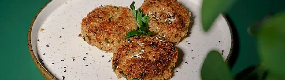 Vegetarian quinoa cutlets with Onion sauce Tamaki