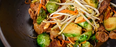 Beef with vegetables and cabbage inJapanese Garlic soy sauce Tamaki