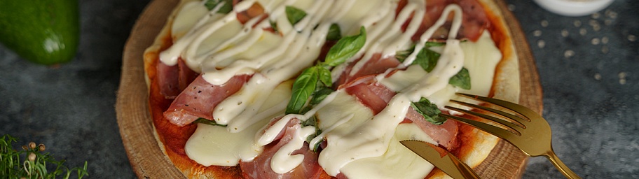 Meat pizza with mozzarella with Tamaki Ranch Dressing
