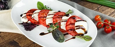 Caprese with Balsamic sauce Tamaki