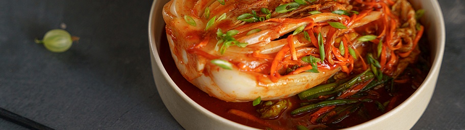 Hot cabbage kimchi with sauce Tamaki