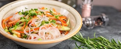 Glass noodles with vegetables and Sweet Chili sauce Tamaki