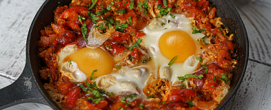 Shakshuka with Tamaki Sriracha sauce